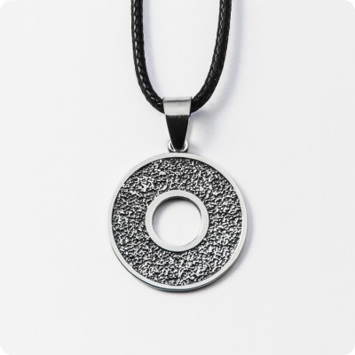 Рунический круг Старшего Футарка из серебра