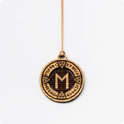 Руна Эваз в руническом круге из дерева (руна Дикого коня)