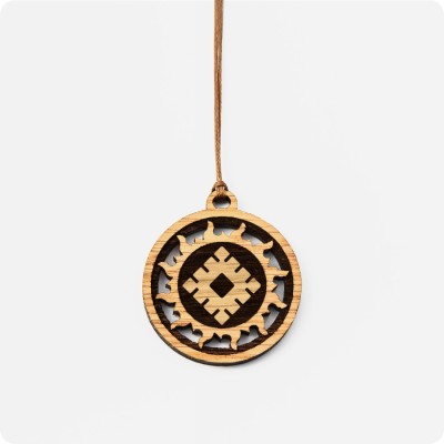 Оберег Репейник в Солнечном круге из Дуба