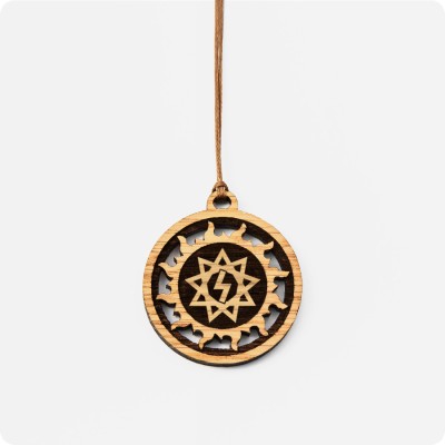 Оберег Перуница в Солнечном круге из Дуба