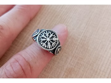 Кольцо с руническим компасом Вегвизир и рунами Тейваз (Тюр) - Путь Воина