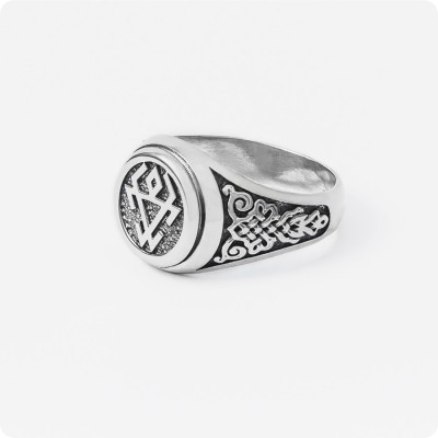 Кольцо с оберегом Навник (Чернобог) из серебра