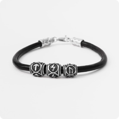 Кожаный браслет с рунами (Рунескрипт Победы - Тейваз, Соулу, Уруз) (4мм)